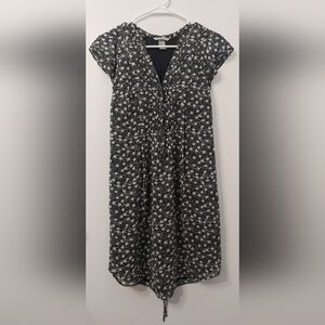 H&M Black and White Patterned Dress with Flutter Sleeves and Waist Cinching Tie